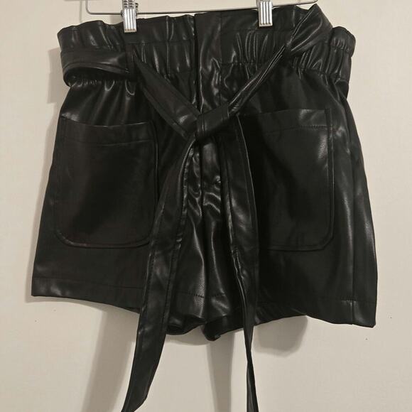 Women’s  Story On Faux Leather Shorts Size M Black Chocolate High Waist Trendy - Picture 1 of 5